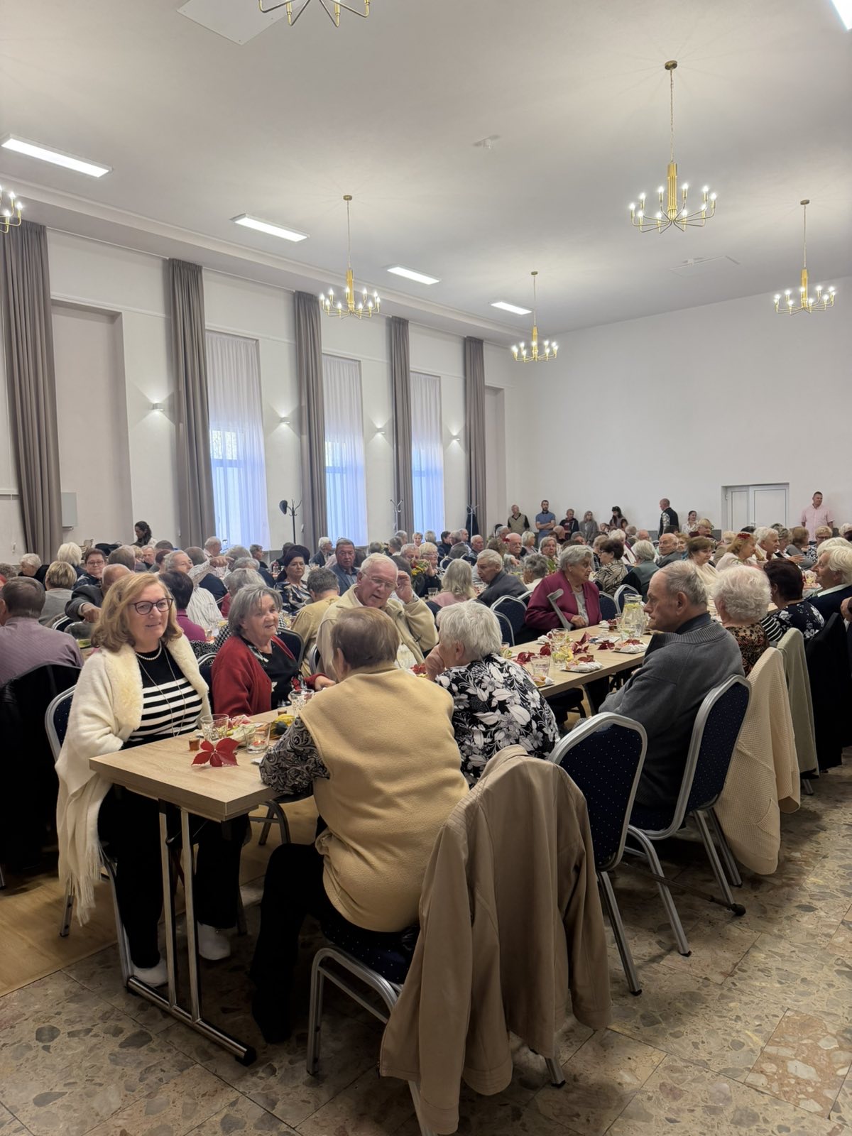 Október – mesiac úcty k starším
